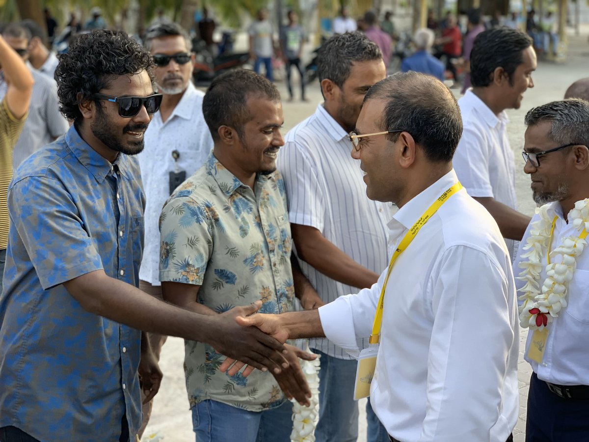 mrsays_'s tweet photo. #Agenda19Rashah 
Raeesuljumhooriyaa @ibusolih Adhi Rayyithunge Majilisge Raees, partyge Raees @MohamedNasheed Hdh Vaikaradhoo ah vadaigathun 
#Live https://t.co/ahMUNi9KKy