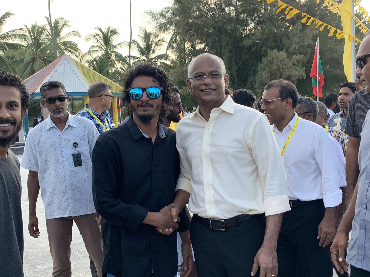 mrsays_'s tweet photo. #Agenda19Rashah 
Raeesuljumhooriyaa @ibusolih Adhi Rayyithunge Majilisge Raees, partyge Raees @MohamedNasheed Hdh Vaikaradhoo ah vadaigathun 
#Live https://t.co/EiE8Sptb91