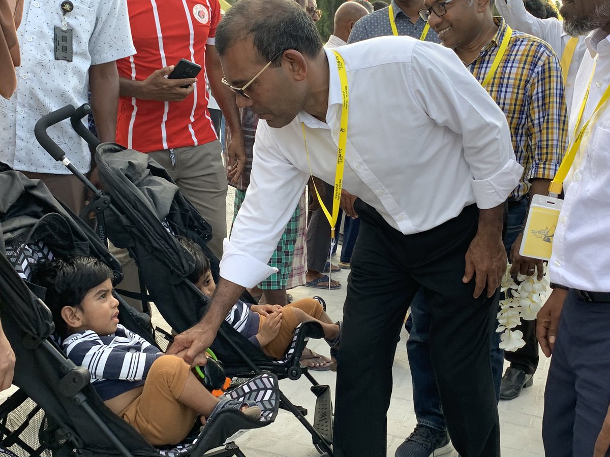 mrsays_'s tweet photo. #Agenda19Rashah 
Raeesuljumhooriyaa @ibusolih Adhi Rayyithunge Majilisge Raees, partyge Raees @MohamedNasheed Hdh Vaikaradhoo ah vadaigathun 
#Live https://t.co/EiE8Sptb91