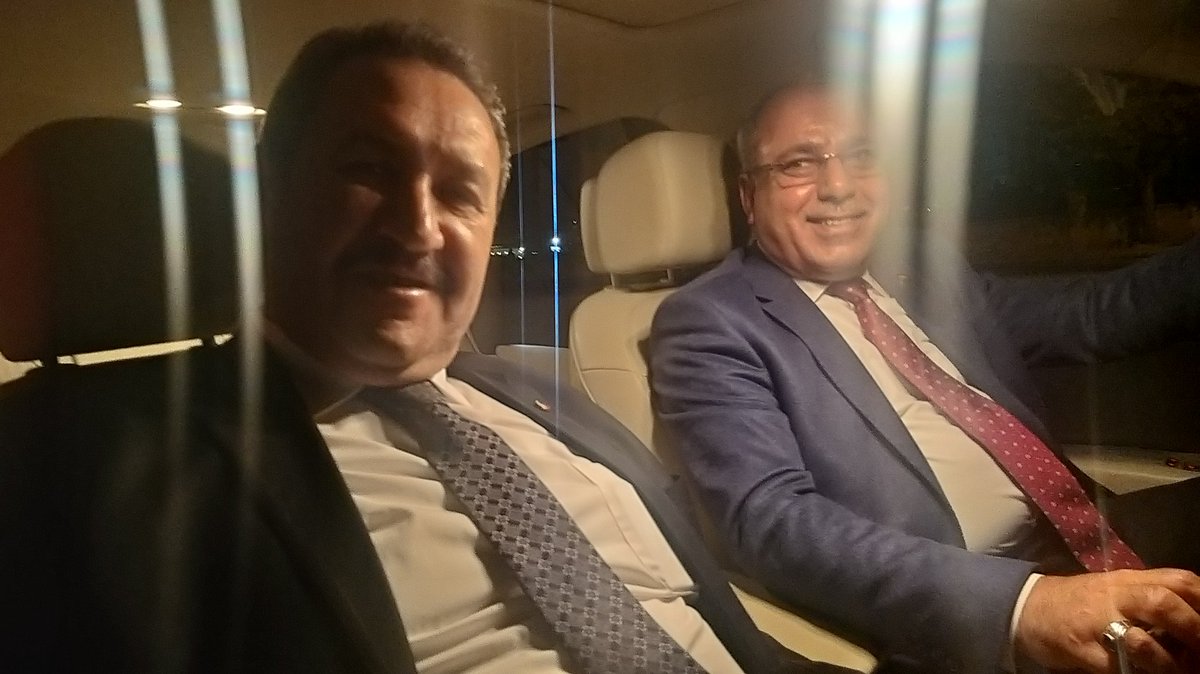 Şanlıurfa ticaret borsasının gülen yüzleri ...
Yönetim kurulu başkanımız sn.@mesekayaa ,meclis başkanımız SN.<a href="/isakizildemir/">İSA KIZILDEMİR</a> ikiside birbirinden değerli.
Rabbim yüzünüzü hep güldürsün.
Birlikte nice seneler milletimize hizmet etmeyi nasip eylesin.
@Nusretkara17 <a href="/Abdullah_Erin47/">Abdullah ERİN</a>