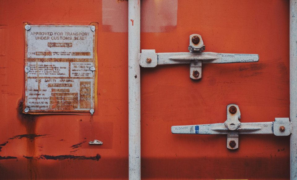 PlusServer's tweet photo. #Container werden aufgrund ihrer wachsenden Beliebtheit auch vermehrt als Angriffsziel interessant. Mit diesen sieben Basis-Tipps erreichen Sie mehr Sicherheit und Stabilität bei #Docker-Containern. #cloudmag unter https://t.co/Z5VOJizgSG https://t.co/1QZpNAslUJ