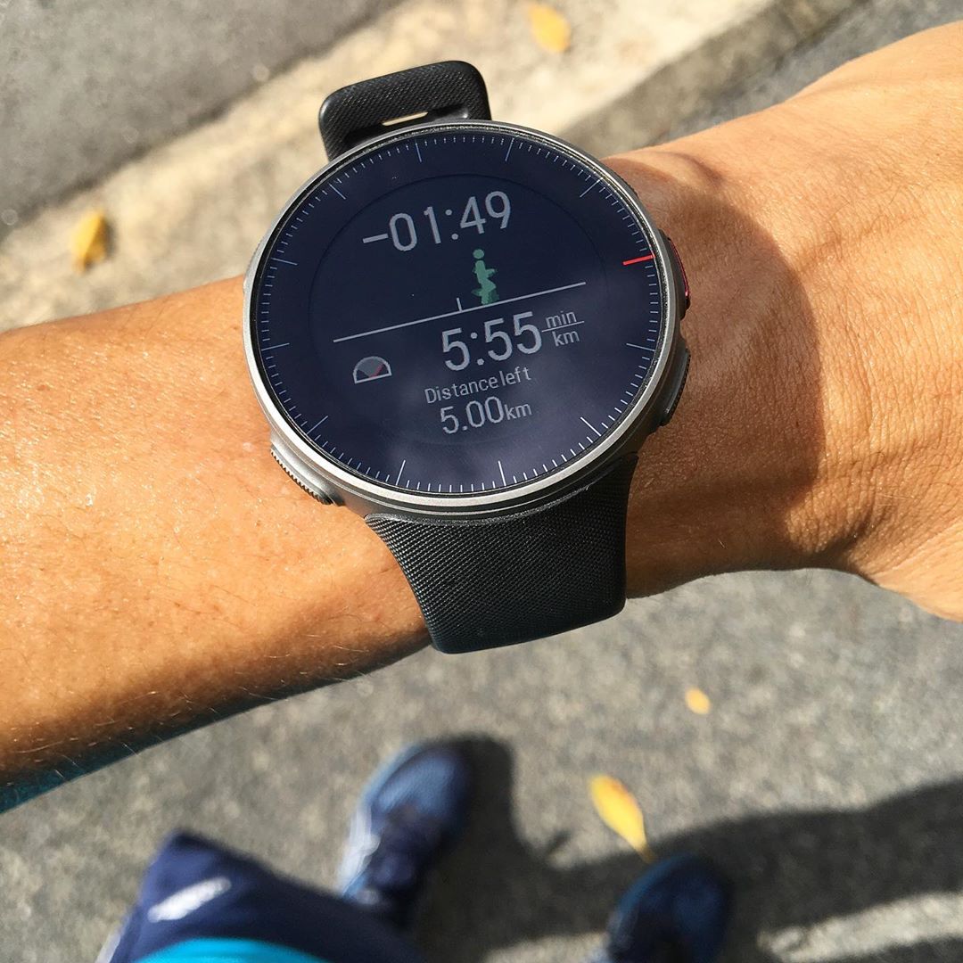 Reach your career goals! 🏃🏻‍♂️🏆⠀
⠀
The race pace feature helps you keep a steady pace and achieve your target time for a set distance. 🎯
⠀
Define a target time for the distance - and follow how far behind or ahead you are compared to your pre-set target.

#BloodSweatAndData