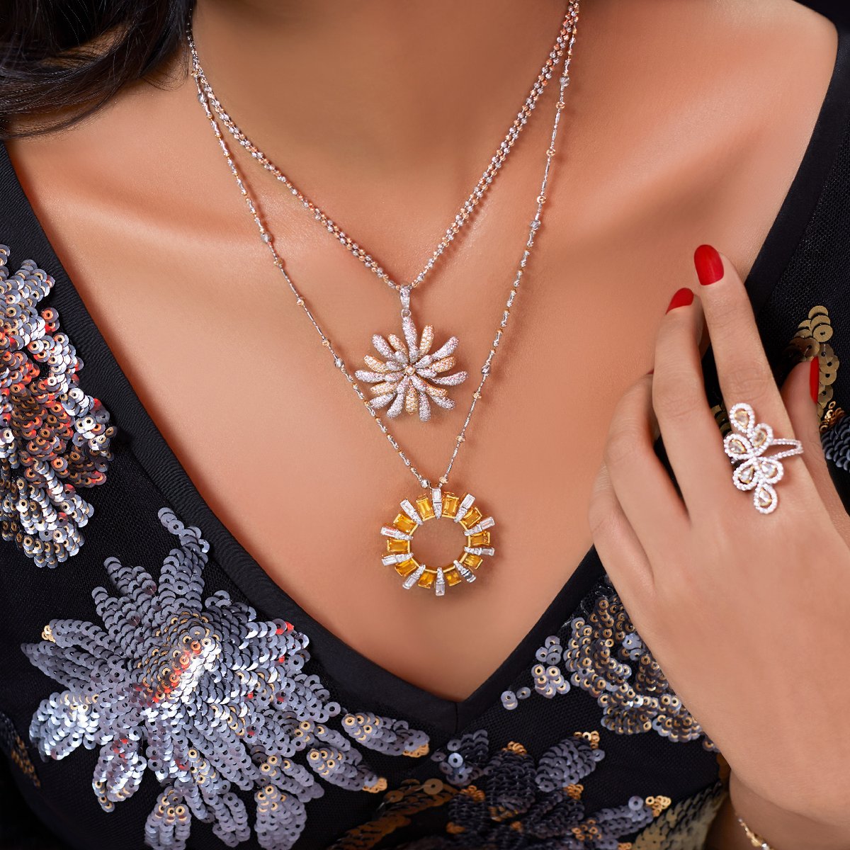 Jaipur_Jewels's tweet photo. You wanna keep it simple for the next family gathering, or your best friend’s sangeet, but you being you, it’s impossible to keep the luster away. Shine on as you layer these diamond pendants, and top it off with this elegant ring.
#japurjewels #partyedit https://t.co/Iqp4UkveXn