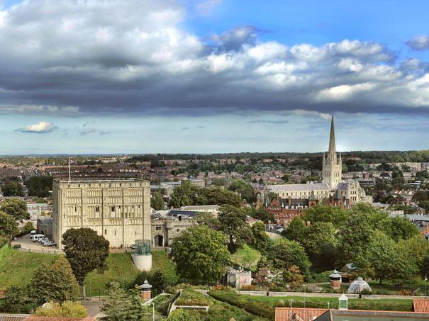 HeritageDevUK's tweet photo. Norwich is a city in Norfolk. Granted historic city status, &amp; situated on the River Wensum in East Anglia, it lies about 100 miles north-east of LDN. It is the county town of Norfolk &amp; has a population of 141,300, being seen unofficially as East Anglia's capital #RegalMeadows 🏡 https://t.co/0V8aE5NdXG