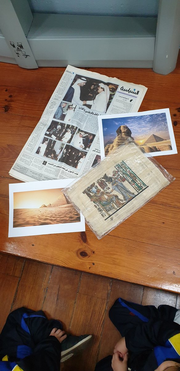 LaSalleInma's tweet image. Na clase de 3anos #Infantil, veu a Raíña Nefertiti e embalsamaron a un compañeiro para converterse en #Momia. Ademais, trouxeron obxectos e fotos de #Exipto 
 #Proxecto #SEMGAL #SomosLaSalle #Imaxina #Inmaxina