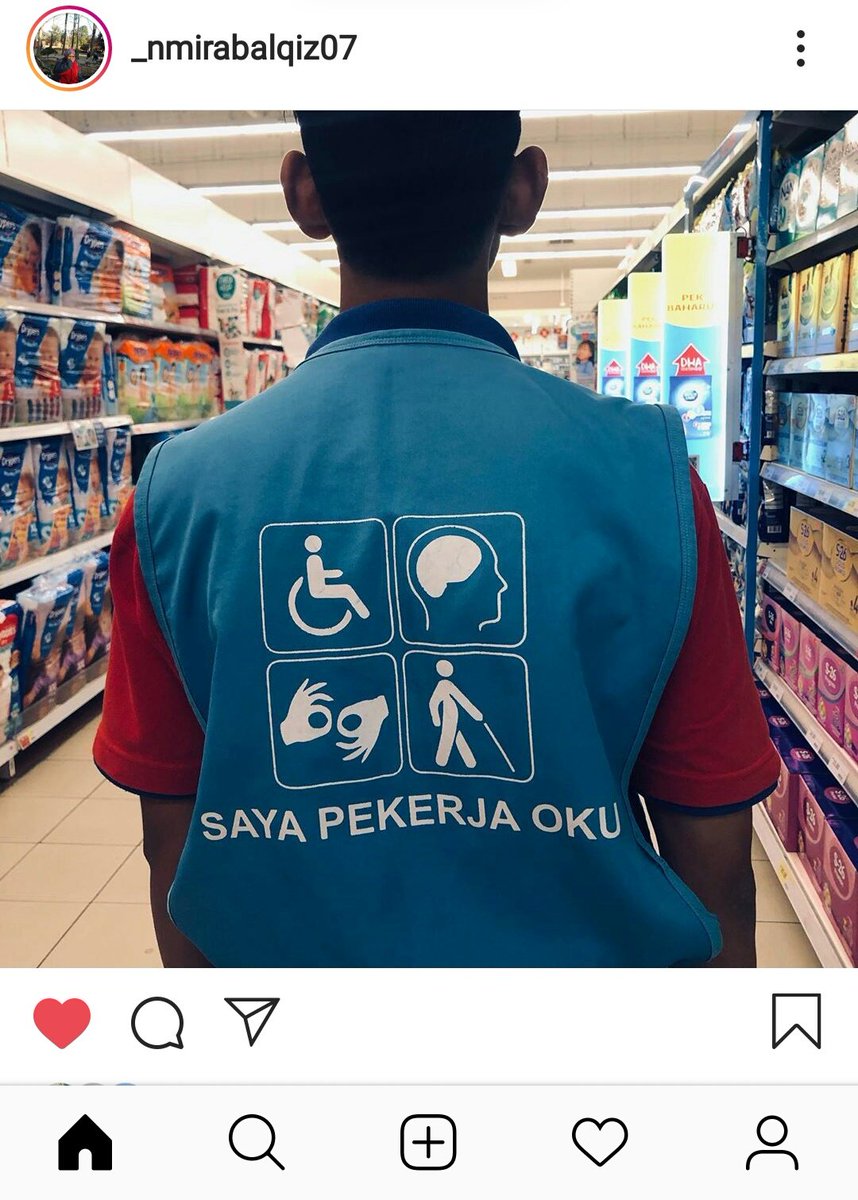 Abigdoggo's tweet photo. This happened at Tesco puncak alam and she one of the HR there, customer ini ada mata tk nk tgk susah https://t.co/hdDYL0Za5b