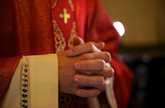 Pripimar's tweet image. ¿Sabes exactamente cuáles son las funciones de un Obispo?
El Obispo es el sucesor de los apóstoles y pastor encargado, el cual gobierna una diócesis.
Si quieres saber más accede a nuestro artículo:
pripimar.com/funciones-del-…