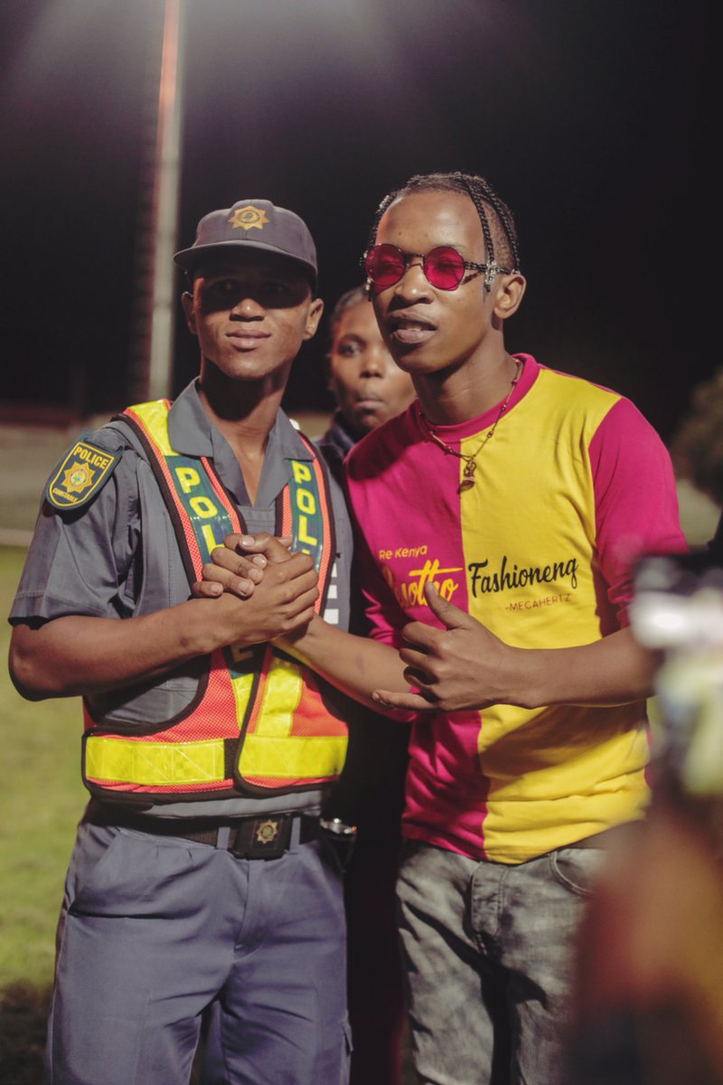lungile_t's tweet photo. The Cops before arresting @NtateStunna  At the End of the #Robari 😂
#SesothoFashioneng https://t.co/7UUL3s9hha