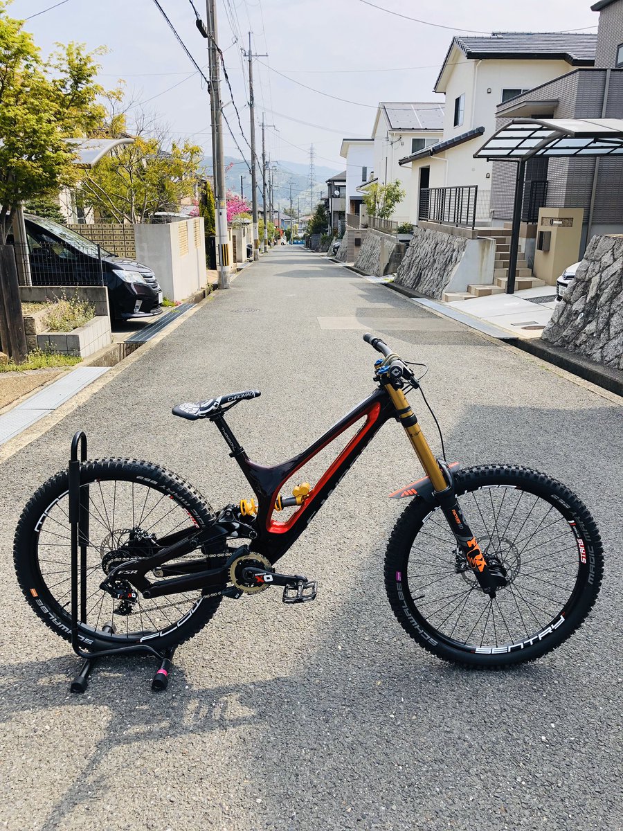 RyoSuzu3's tweet photo. 最近都合やら体調不良で乗りに行けてねぇなぁ。タイミング悪いのは今年も継続中の模様。
#スペシャライズド 
#SWORKS
#DEMO8 https://t.co/Bfn4cq9f7x