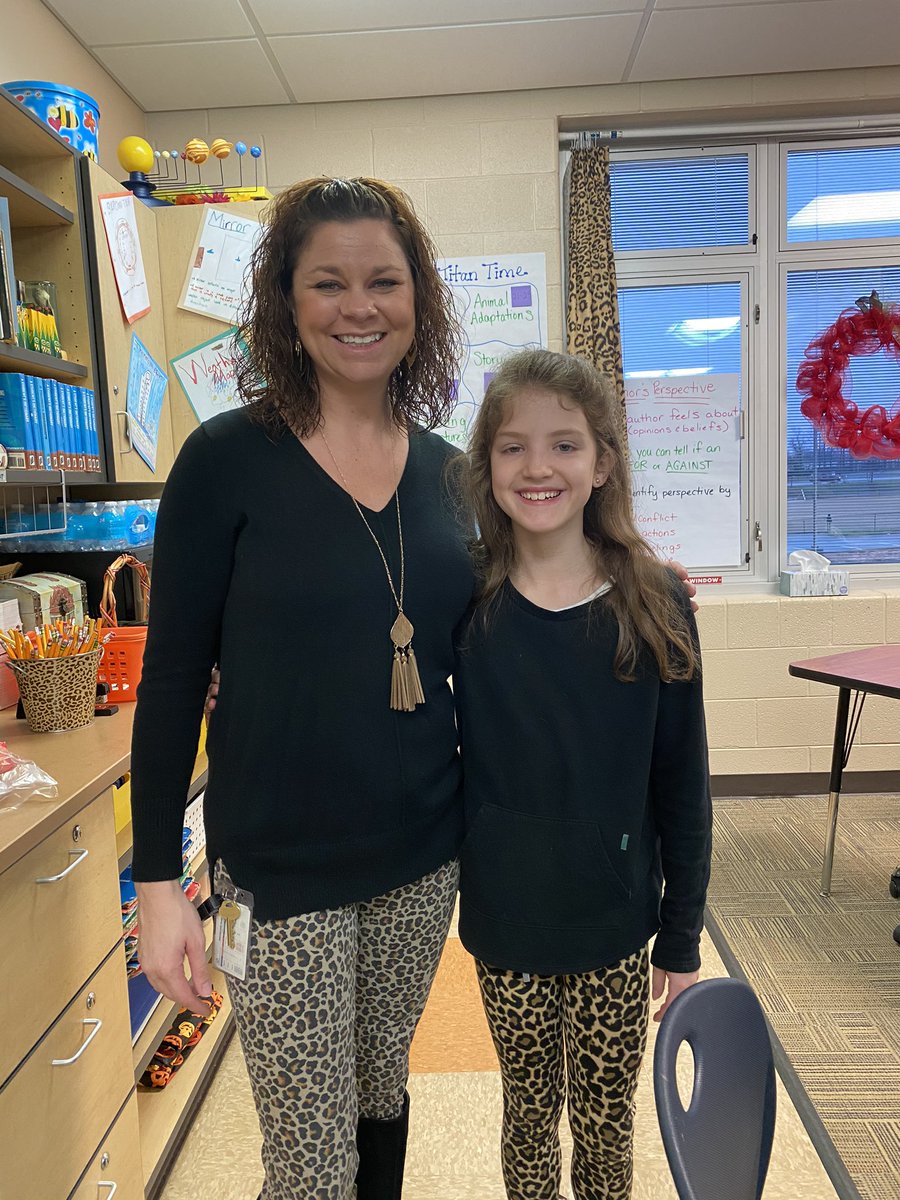 kari_klatt's tweet photo. Twinning with one of my sweet kiddos! #cheetahgirls #twinsies #tegacaytitans https://t.co/henQhYIo4k