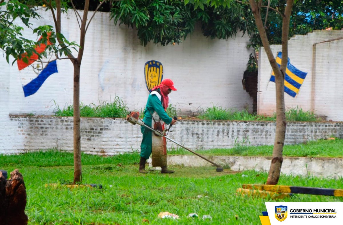 luquemuni's tweet photo. Minga en plaza de Cuarto de Barrio https://t.co/KKu3er7nNi #LuqueDiferente #GestiónAmbiental #AseoUrbano #LuqueSinDengue #CuartoBarrio https://t.co/4ddDrvTKmN