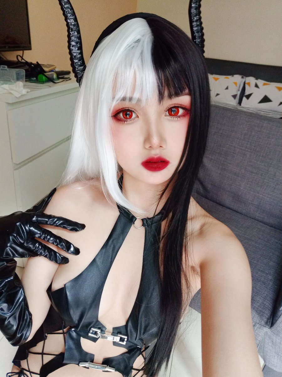 在吗过来挨我的鞭打
#黑丝 #二次 #大腿袜 #吊带袜 #私房 #腿控 #足控 #臀部 #胸部 #绝对领域 #福利姬 #国产 #欧美 #日韩 #成人 #r18 #浴室 #黑丝 #皮衣 #胶衣   
#sm

抄送:@bakafrosv @fuli_shot @TIGERMKIII https://t.co/QbA5jPjE1r https://t.co/zKW2fHtFRQ https://t.co/Rxhrut7ifP