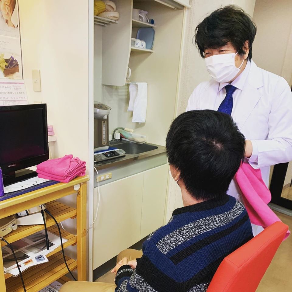 TOWA114108's tweet photo. ハーブマジック開発者　島計雄先生の福岡健美工房様でのカウンセリングデーでした。
『アレルギー』のお客様がかなり多いですね。
ハーブマジックはアレルギーの方の為にあるようなもの^_^
特に九州、山口はPM2.5や花粉などの飛散量が多い地域ですので
しっかりとマスクなどで防御する事がオススメです https://t.co/xY2HwcNGKV