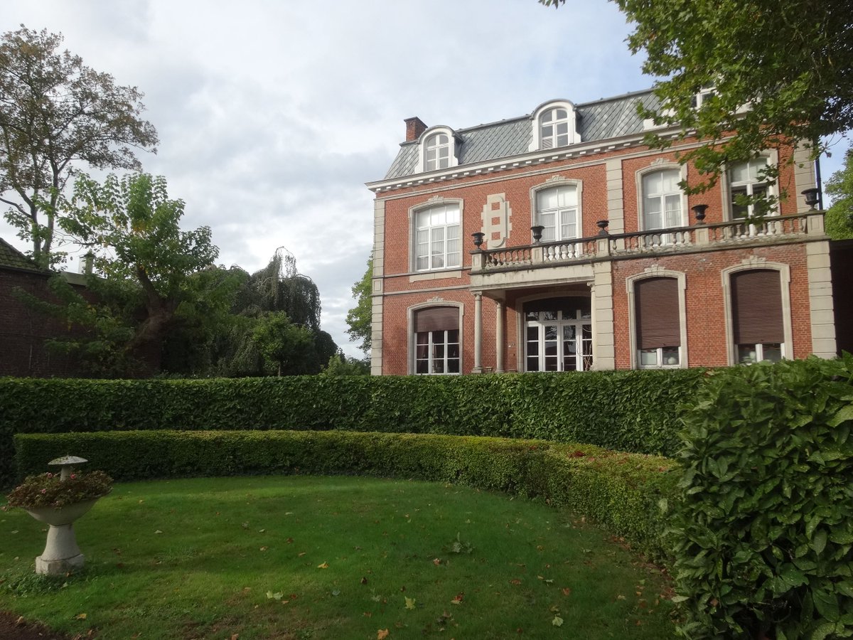 vioe's tweet photo. Beschermd als monument: directeurswoning Dassonville @GemLendelede. Omwille van de historische en de architecturale waarde. Originele concept, ruimteverdeling en rijke interieurafwerking mooi bewaard. Eerste monument in Lendelede.  https://t.co/xaqyDz88Hu 
@leiedal @provinciewvl https://t.co/Qbb4f7KgaL