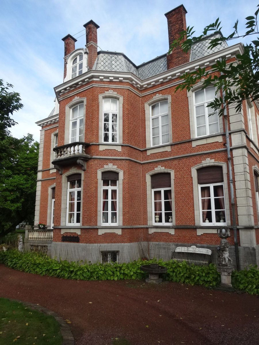 vioe's tweet photo. Beschermd als monument: directeurswoning Dassonville @GemLendelede. Omwille van de historische en de architecturale waarde. Originele concept, ruimteverdeling en rijke interieurafwerking mooi bewaard. Eerste monument in Lendelede.  https://t.co/xaqyDz88Hu 
@leiedal @provinciewvl https://t.co/Qbb4f7KgaL