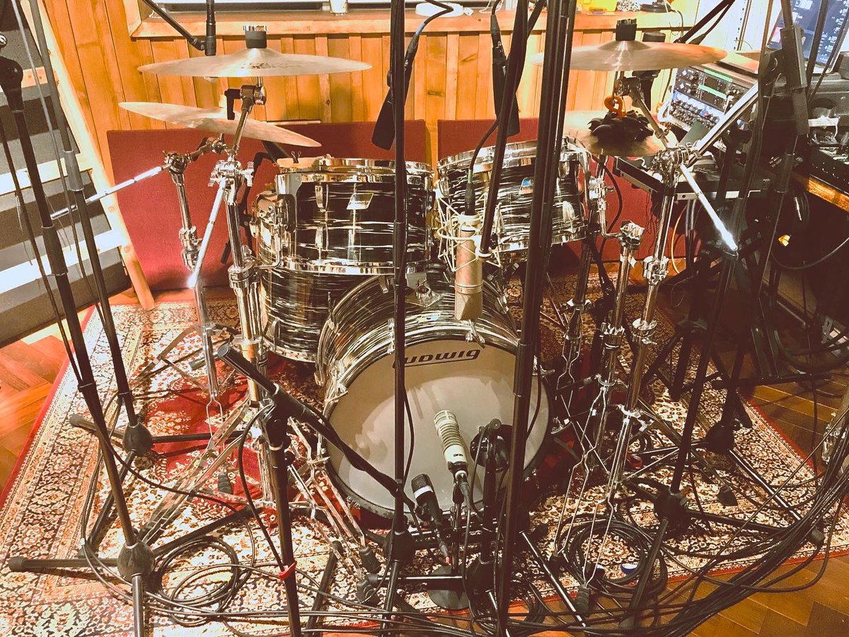 _KitLau_'s tweet photo. #KITTLAU :: #kittytrouble 
#vintageludwigdrums 
#vintageludwig
@SennheiserUSA 
@PaisteNation paistecymbals
@UAudio universalaudio 
#apollo #apollox8 #UAD 
#dumchipachi #hkdrummer #drummerlife 
#Neumann #Neumannu87ai 
@AKGaudio AKGC414
@shure SureSM57 SureSM7B
@beyerdynamicUSA https://t.co/piilD2YvI6