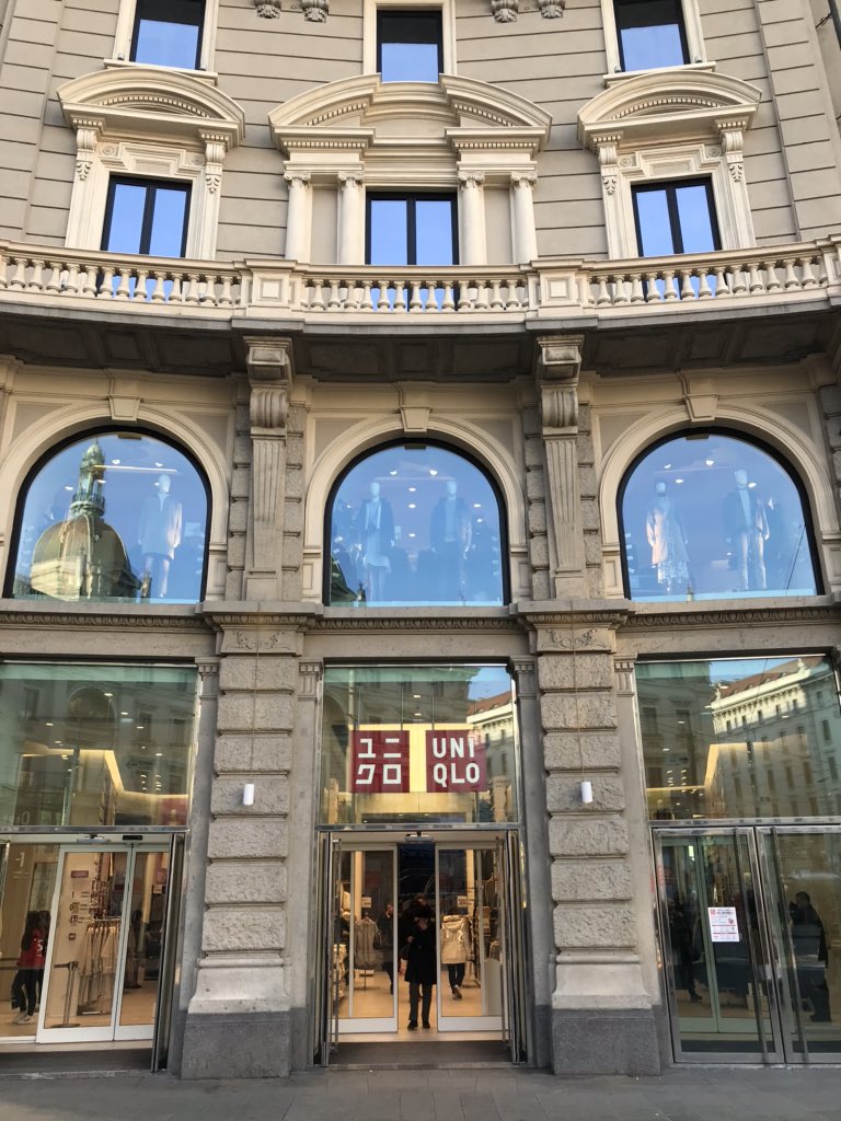 katsumiyabe's tweet photo. 【ピッティ アトランダム】の最終弾を配信します。いまローマでトランジット。写真はあえて、昨年オープンした「#ユニクロ」ミラノ店のエントランスの写真で。
どうぞ!
#pu97 #ピッティウォモ https://t.co/tbpzpqPKdB