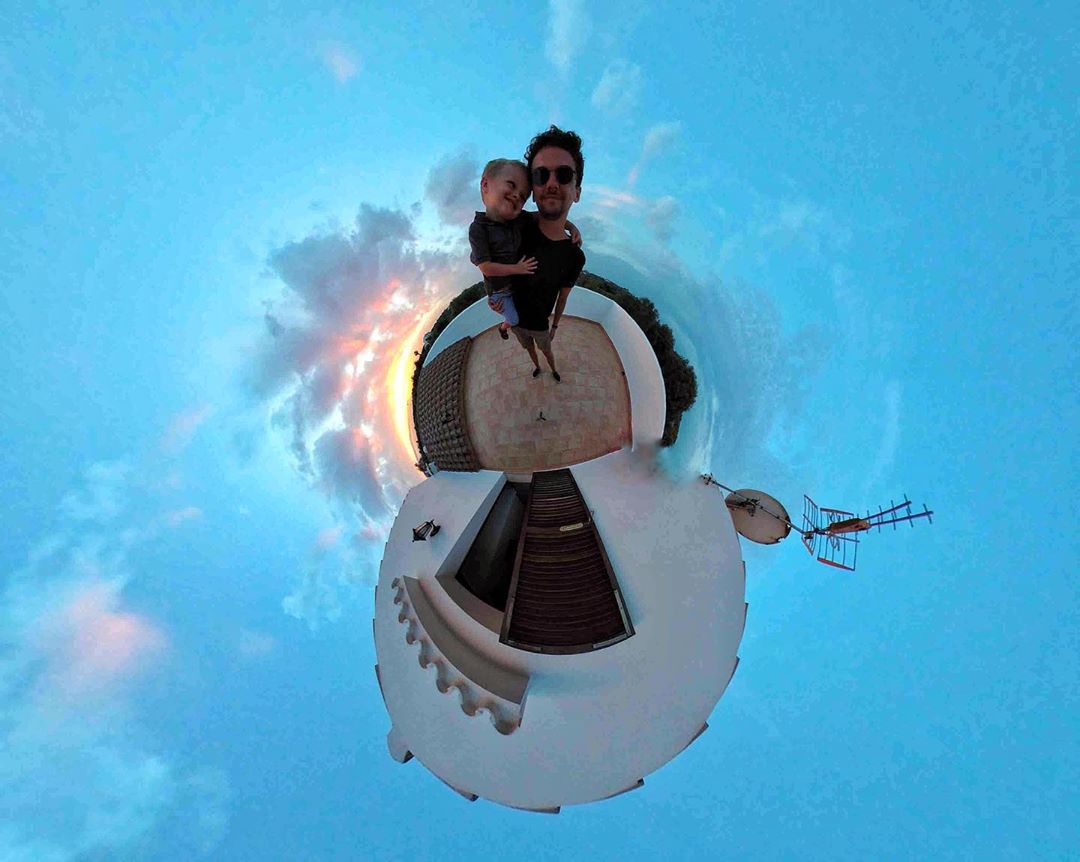 A little human on a little planet may just be one of the cutest shots we've seen! 👨‍👦

No one is ever too big or small to get the most out of #VuzeXR!

Thanks for sharing Taylor Fuller!
