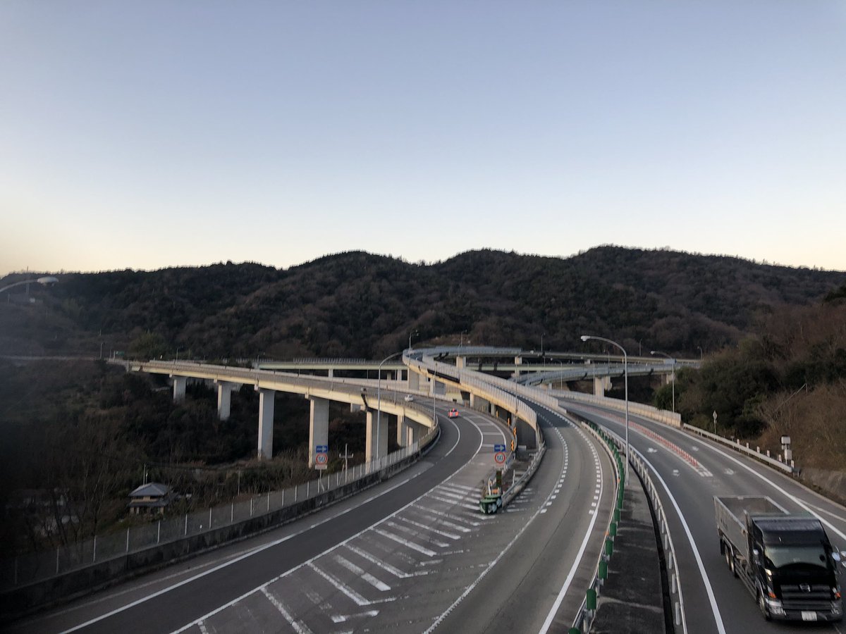 車で駆け回る旅人 Di Twitter 川之江東jct 上から見ても下から見てもどれもエモい 高側道