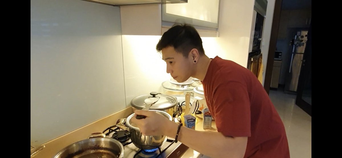 jaiyieee's tweet photo. Sobrang bagay sayo magluto, mahal! @AgassiChing hahaha! Thank you very much for the surprise. I love you! ❤️ https://t.co/5wGsNDw0IM