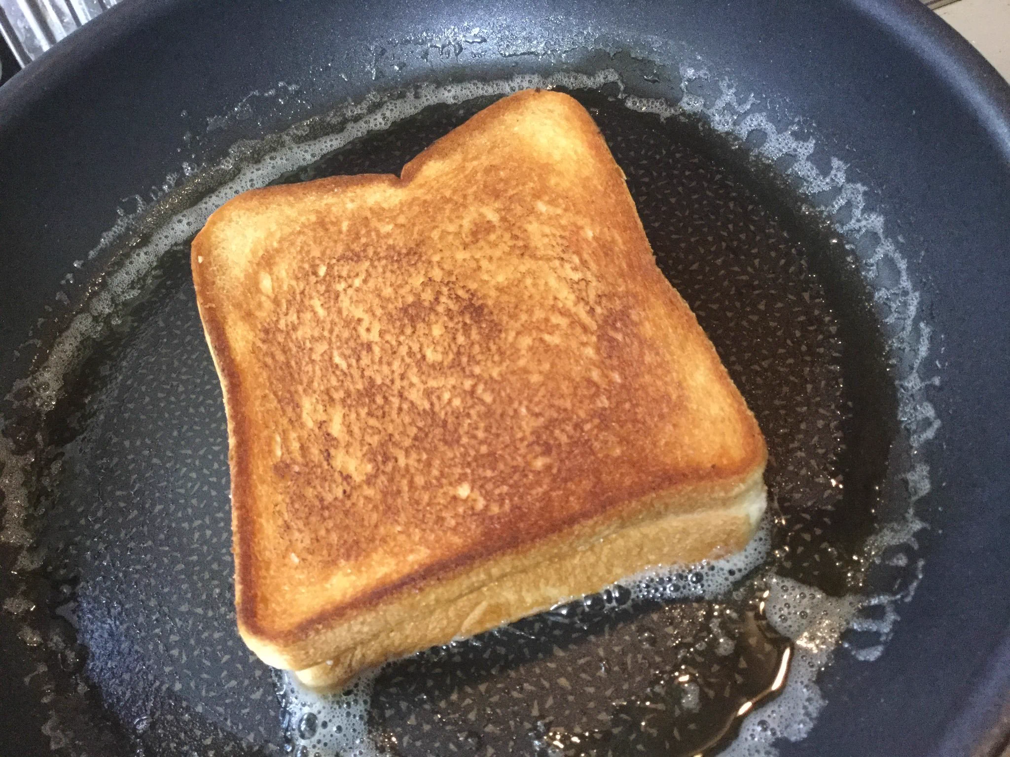 誰でもホットサンドができちゃう。ホットサンドメーカはいりません。