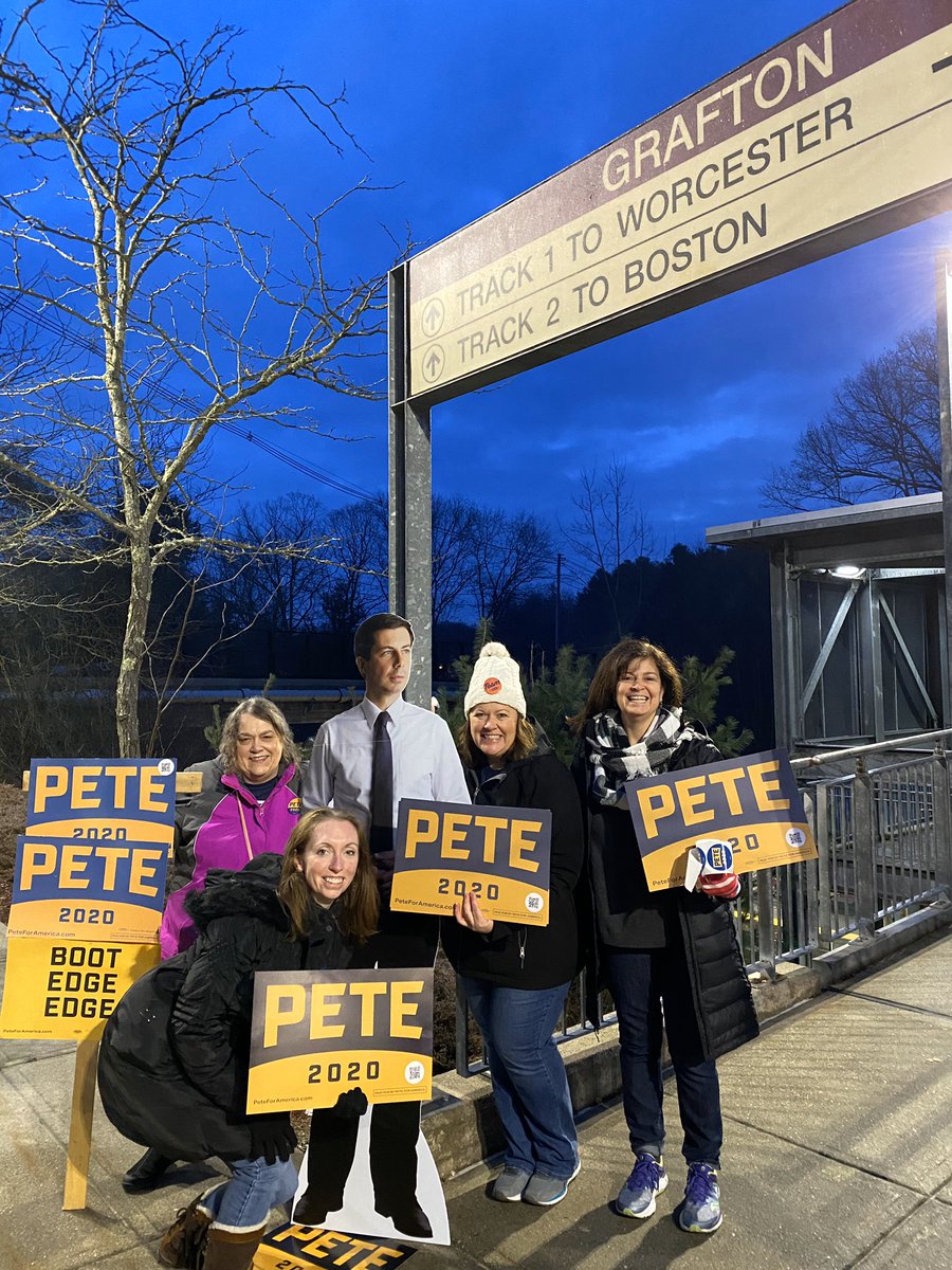 marileborden's tweet photo. @NewEngland4Pete rocking the rails from Worcester to Boston this AM! More photos to come! #mapoli #TeamPete https://t.co/TynoiZ9AuR