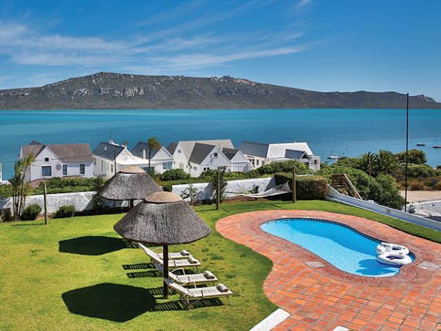KeaMotlokwa's tweet photo. Which part of South Africa would you want to travel to and explore this year?
(I would like to visit Langebaan and sleep at Club Mykonos Resort and The Farm House Hotel) #TravelTwitter #Keatraveller #KnowYourSA #ItsMySouthAfrica https://t.co/0H1ZwRUfg4