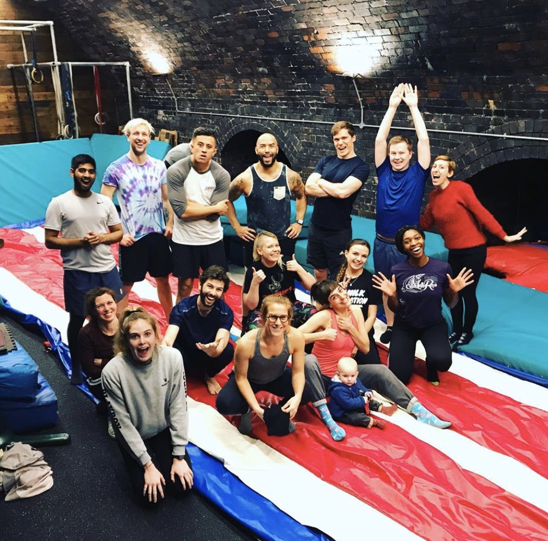 ResetLABfitness's tweet photo. Thank you to everyone who made it to our Learn to Flip session last night! The energy was ☄️
#adultgymnastics #londongymnastics #learntoflip #alternativeworkouts #fitnessclasseslondon #fitnessmotivation #bethnalgreen #hackney #haggerston #hoxton https://t.co/2n1sOgZGVP