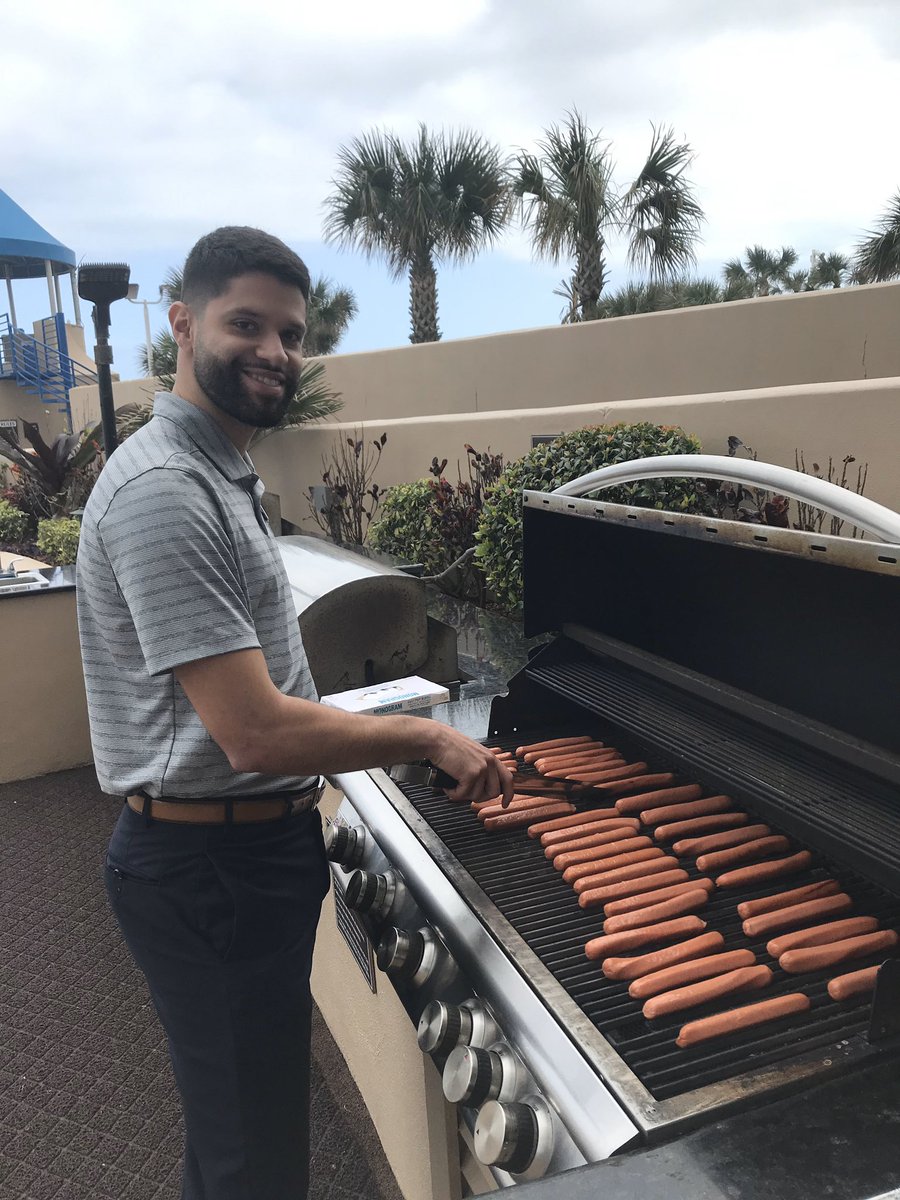 Tess Hermes tweet media