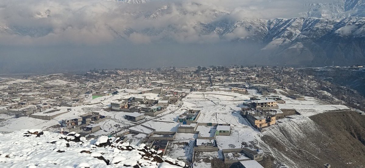 PakistanNature's tweet photo. Snowfall in Chillas, Pakistan after almost 9 years!  🇵🇰

Credits: Waqar Ahmed Hashmi 📽

#BeautifulPakistan #Travel https://t.co/3S8PDK2wJK