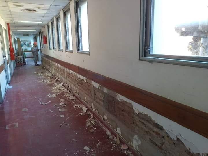 HospitalFV's tweet photo. 🏥 Infraestructura en el Hospital 

Se realizaron tareas de arreglos en el pasillo interior hacia Terapia Intensiva. Asimismo, continuarán los trabajos y relevamientos en diversos sectores del Hospital.

💪 Te mostramos el antes y después 👇 https://t.co/P9LyARiS6D