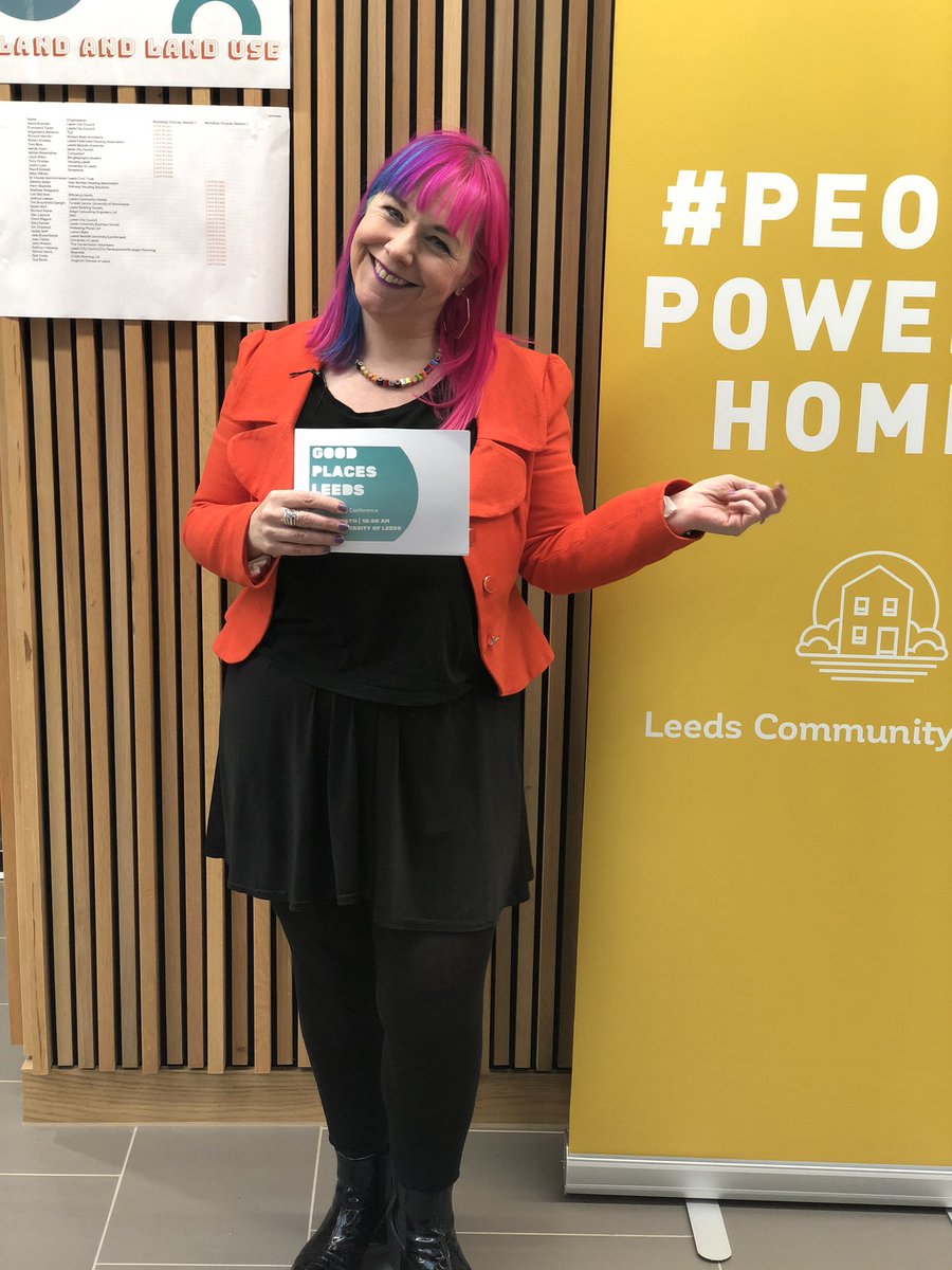 TVRadioPeg's tweet photo. Hosting #GoodPlacesLeeds conf.
Wearing #2ndhand #charityshopchic.
#jacket just a few £from #charityshop in #Headingley
#reuse #preloved #recycle #opshop #thriftstore #shareclothes #dontbuynew #presenter #journalist #liveevents #tvpresenter #radiopresenter #pinkhair #zerowaste https://t.co/VS5Sd7lZ5A