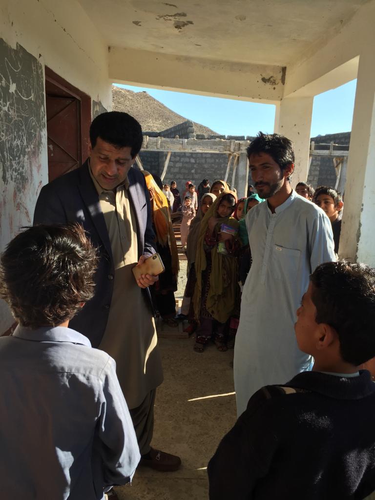 ZahoorBuledi's tweet photo. Visit to High School Balgatar and interacted with the students. The concerned deptt has been directed to make sure the presence of teachers &amp; provide the required facilities.@SecondaryEduca2 @jam_kamal @FazeelAsgharDMG https://t.co/yYj1rVOLnN