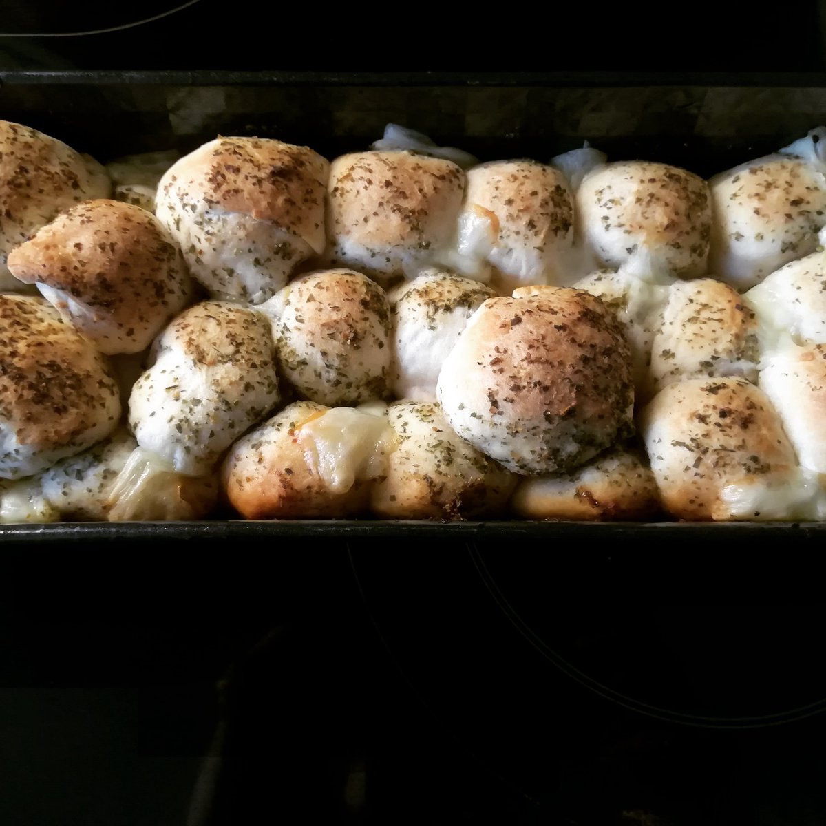 Jen0683's tweet image. Just made some Ham &amp;amp; Cheddar #pullapartbread for lunch. 
It smells sooo good 🤤