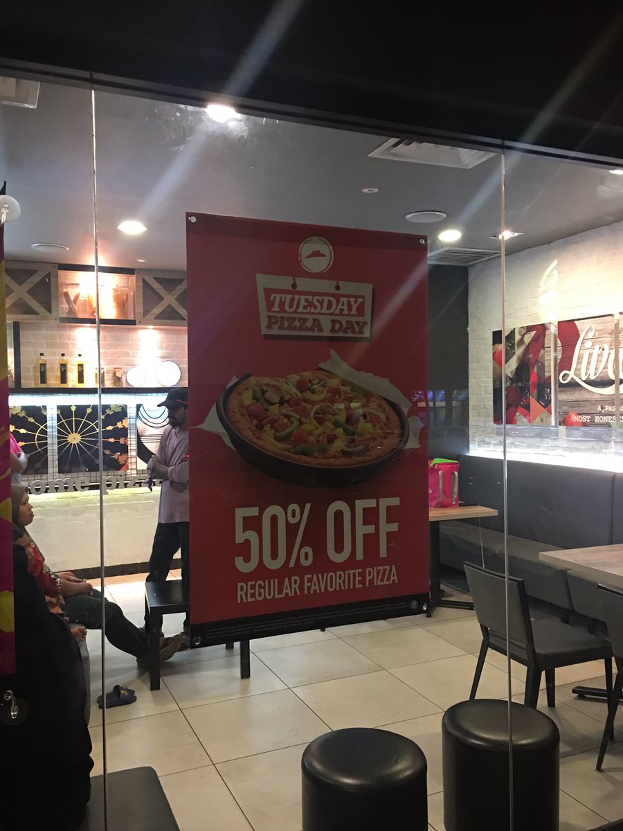 Workers don't know about 50% off 🙄🤔😏<a href="/pizzahut/">Pizza Hut</a>