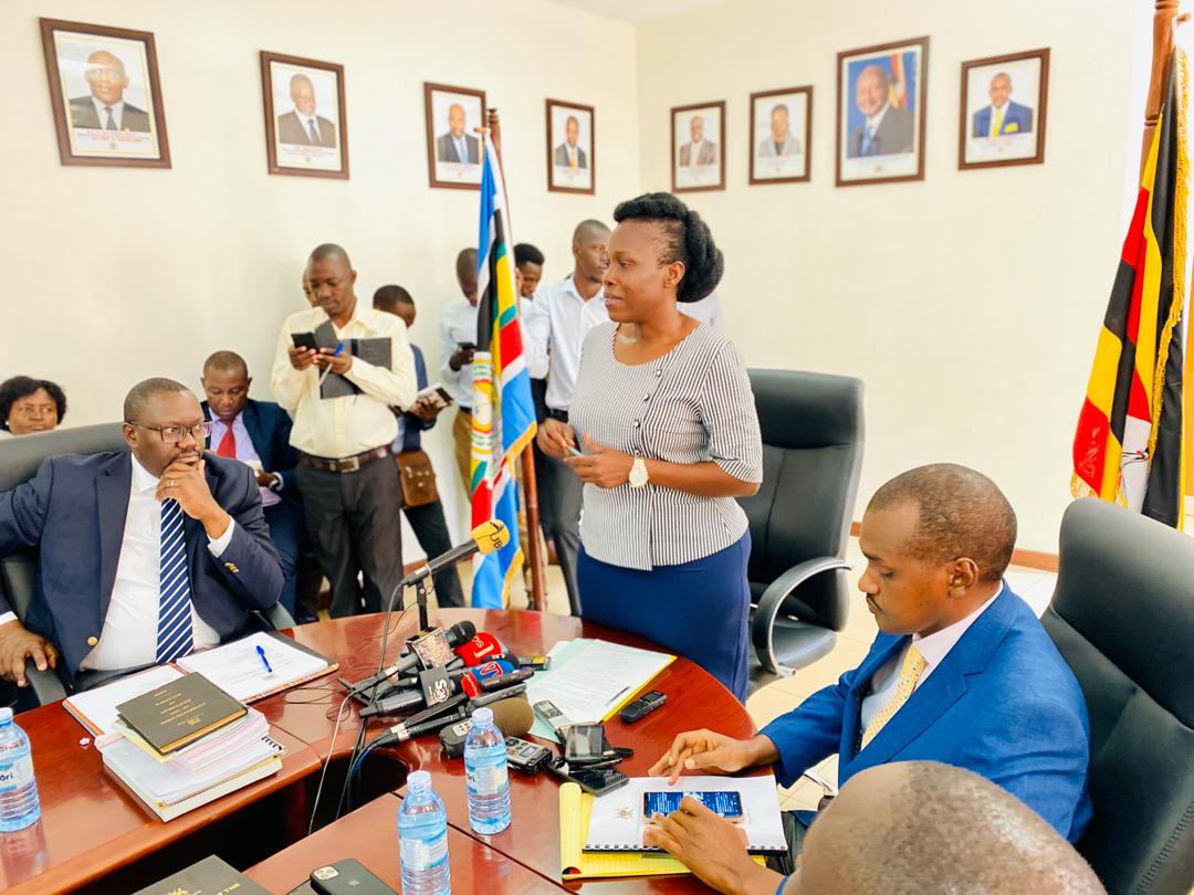 Uwihanganye_A's tweet photo. It was a great honour & privilege to welcome the new @MoICT_Ug leadership, Hon. @JudithNabakoob1 & Hon. @OgwangOgwang into their offices today. I am confident @GovUganda will achieve more digital transformation with the backing of our Ministers. #ICTHandOverUG https://t.co/29z8JKOhJF