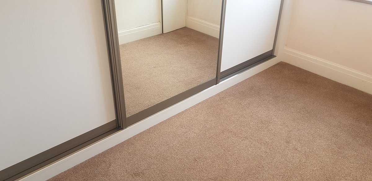 ContractsPs's tweet photo. Beautiful grained white Sliders with Gold framework. Installed with solid 18mm backs in cabinets. Call for a quote. 01244 795715. Finance available https://t.co/XBhvJQLM5y