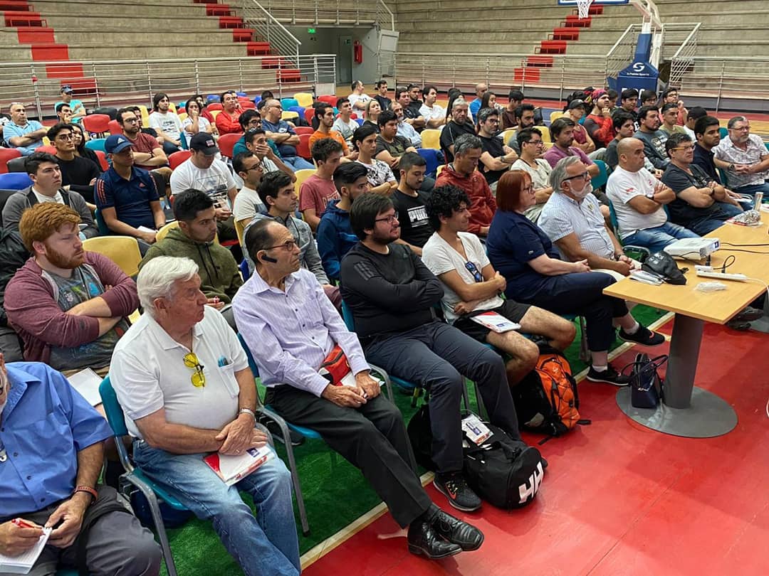 vannina74's tweet photo. Capacitación de oficiales que participarán en el Santiago E-Prix 2020 de @FIAFormulaE !!
🏁🏁🏁
#fullpega
#FormulaE
#fadech
#omdai
#FelizMartes
#BuenosDiasATodos
#BuenDia https://t.co/AHTEWLAniq