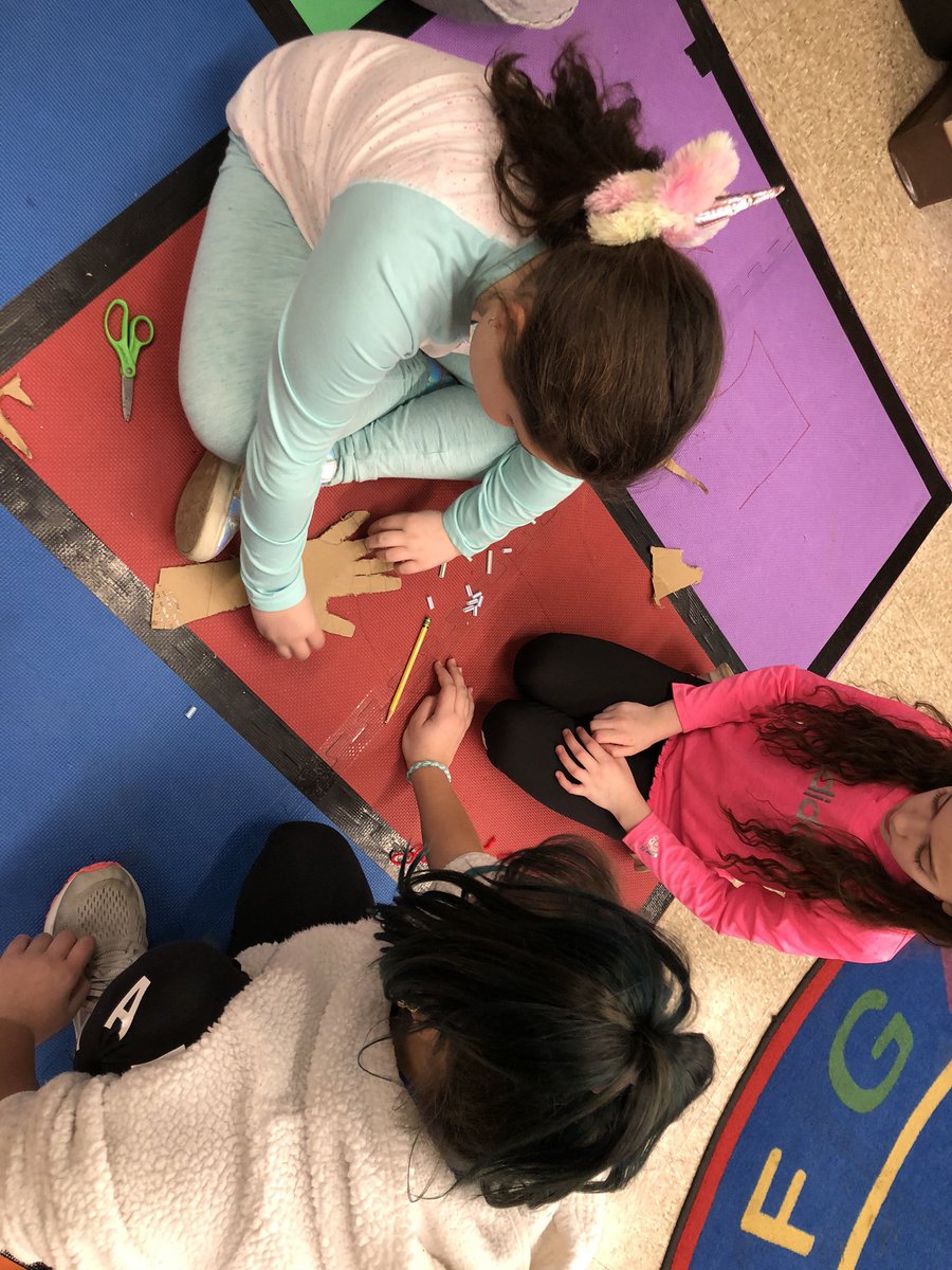 Using what we know about hands to build robotic “cardboard” hands in a STEM integrated activity with <a href="/MrAbbotPE/">Blake Abbot </a> <a href="/OceanAveSchool/">Ocean Ave Elementary</a> #OASPride #MTPSPride