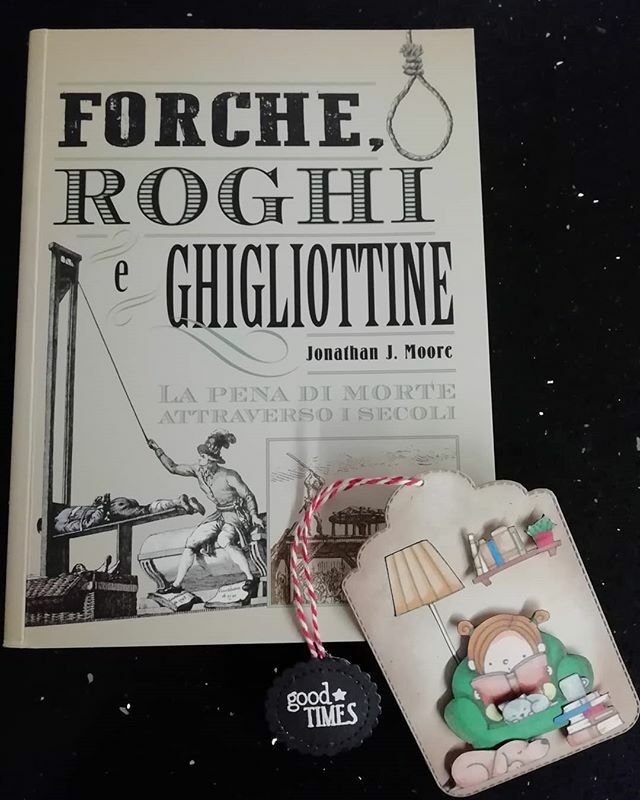 ilenena's tweet photo. Nuova lettura! #forcheroghieghigliottine #jonathanjmoore #readings #bookmarks #bookworm https://t.co/a22e43uyn9 https://t.co/cvClq2AL8H