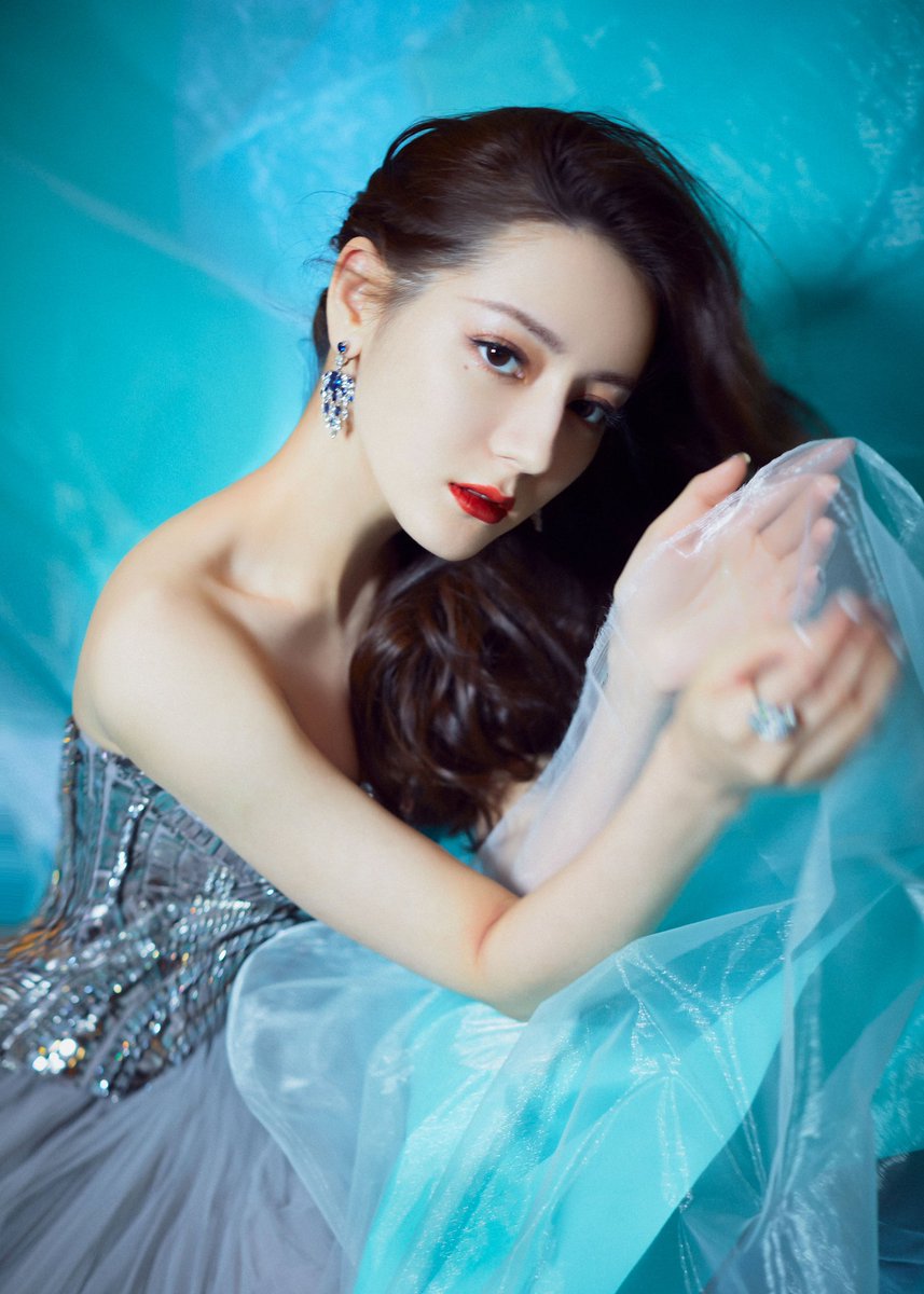ddiliraba's tweet photo. 热巴大美女 #迪丽热巴 #小迪 #热巴 #胖迪 #dilireba #dilraba #dilirebadilimulati #dilrabadilmurat #pretty #fashion https://t.co/hE4aGJMMKS