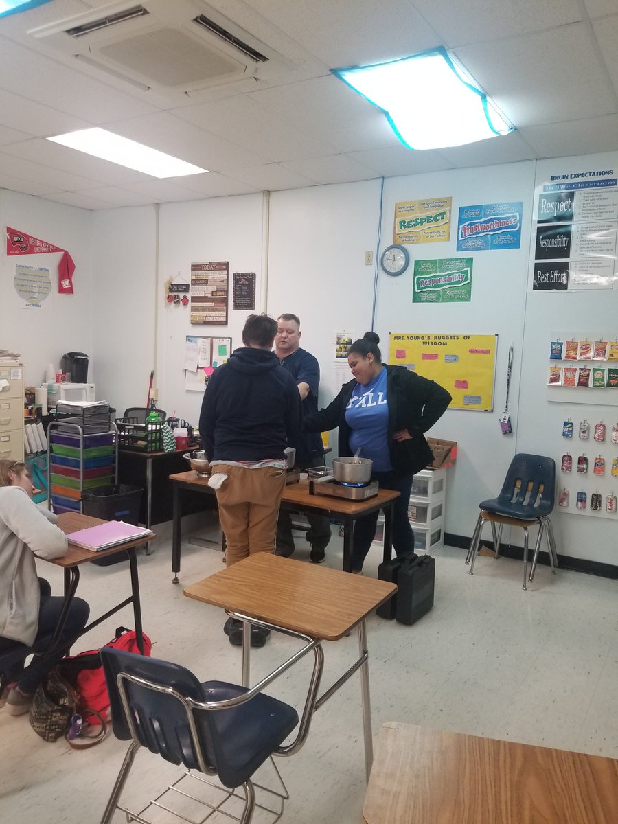 terriyo95's tweet photo. Mr. Thompson rocking some spaghetti with Mrs. Young's class @CHHS_HCS. Thank you for sharing the opportunities at #HCSEC3. #HCSStrongerTogether https://t.co/HaG3NX3Gff