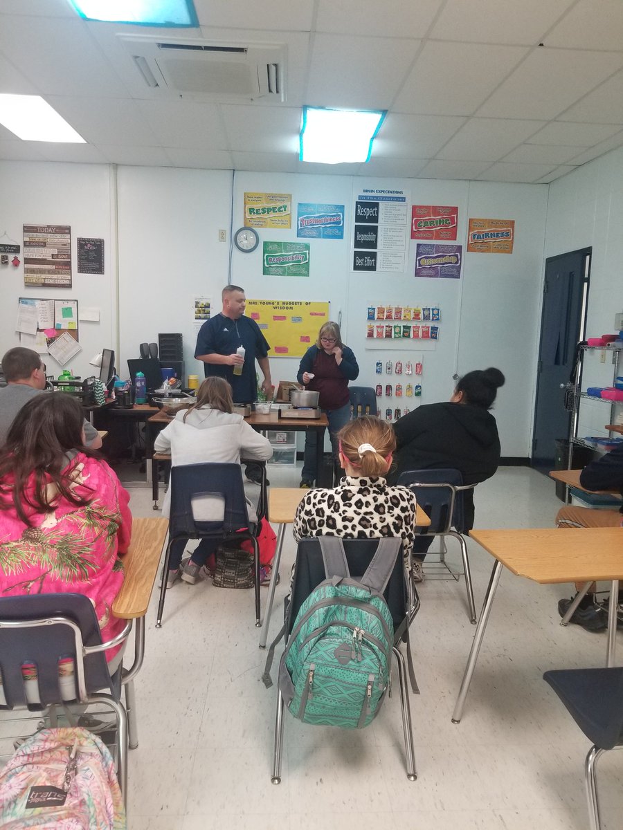 terriyo95's tweet photo. Mr. Thompson rocking some spaghetti with Mrs. Young's class @CHHS_HCS. Thank you for sharing the opportunities at #HCSEC3. #HCSStrongerTogether https://t.co/HaG3NX3Gff