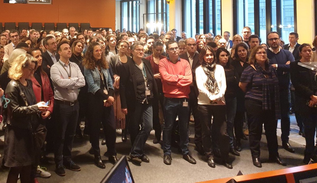 micheljumeau's tweet photo. En 2019, nous sommes restés concentrés et mobilisés pour délivrer les ambitions stratégiques d’ @Orange_France ➡️ #Réseau #ExperienceClient #Business toutes nos victoires sont le fruit du collectif ! Nous abordons 2020, avec force et convictions. Vœux de @fabiennedulac https://t.co/PnN62Jpp45