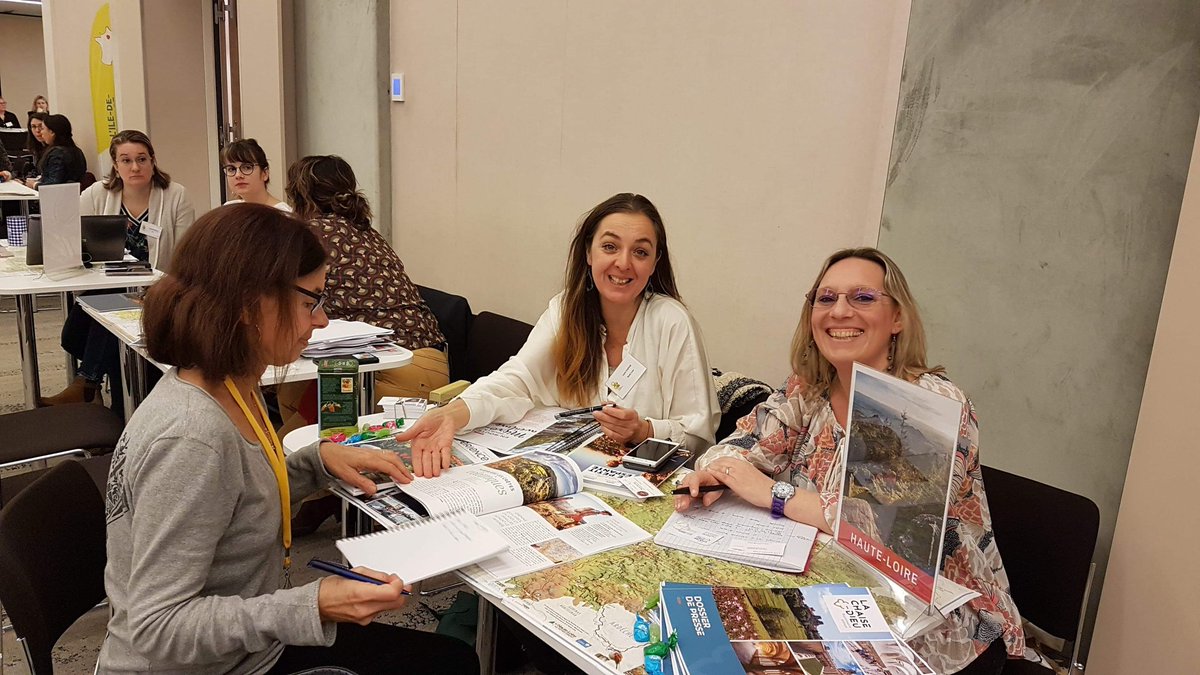 2 jours de rencontres pour promouvoir la #Haute-Loire aupres de la presse nationale touristique, blogueurs et influenceurs à Paris au Forum #Deptour