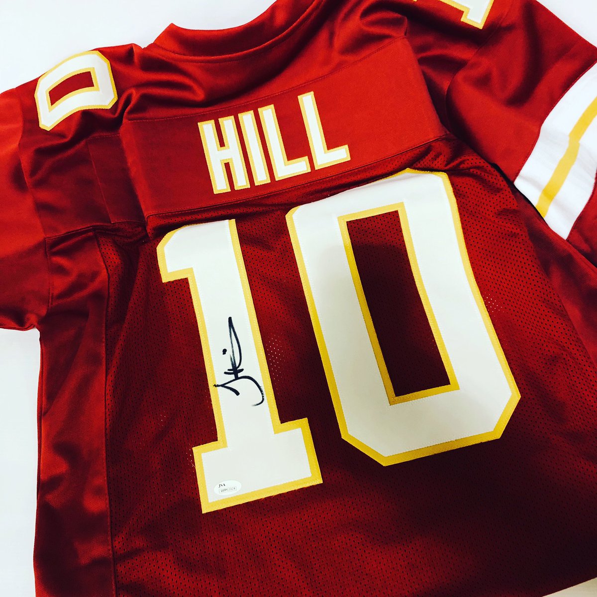 MedMissionsFDN's tweet photo. How would you like to own a framed, signed Tyreek Hill jersey from Super Bowl LIV champs, Kansas City Chiefs? Join us on February 1st at our Art for the Children Gala &amp; Auction. 
https://t.co/xgybVn8A88 https://t.co/Ce38VerqyE