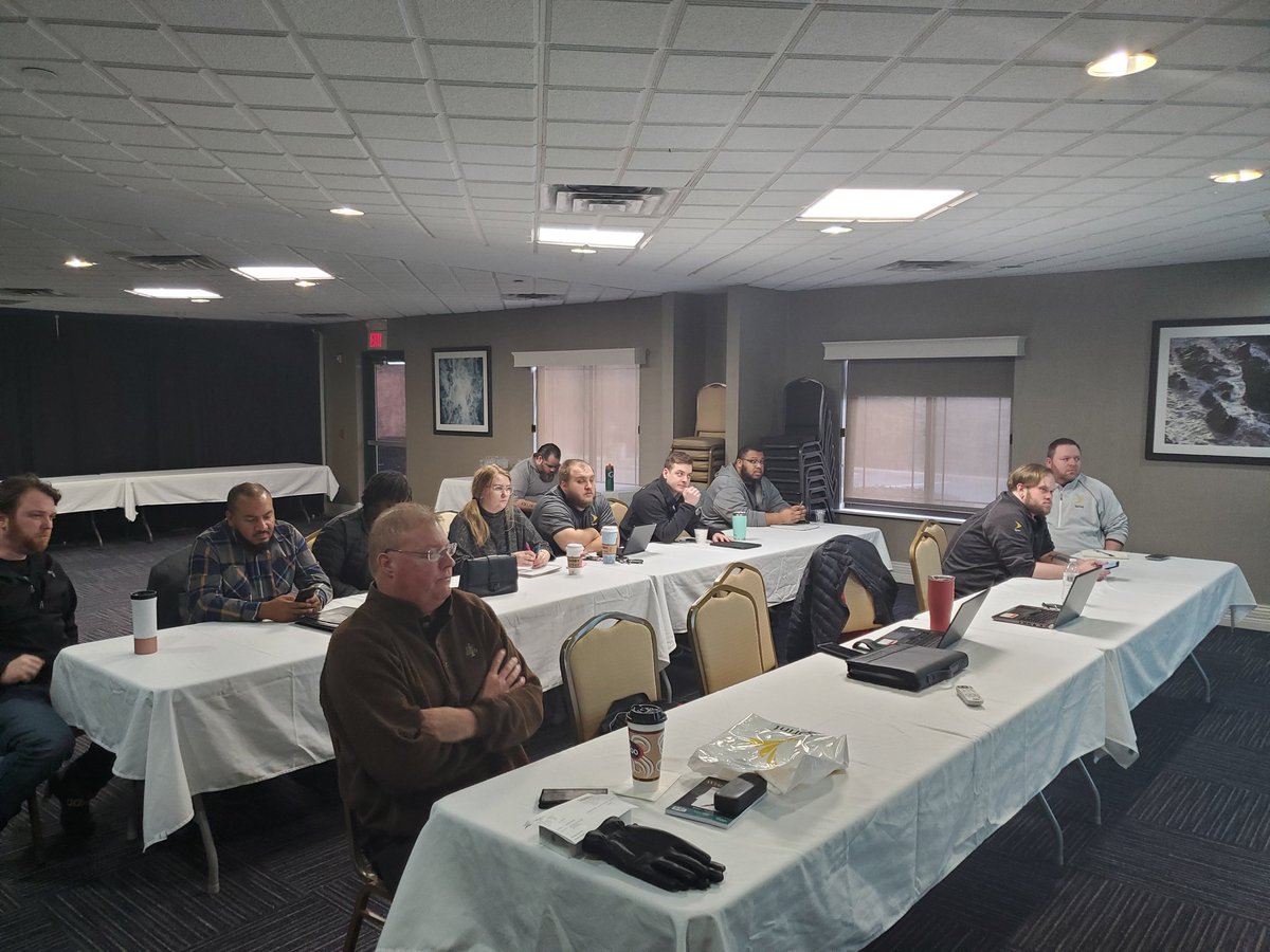 iScottSwag's tweet photo. Great time chopping it up at the @TogetherUW West District Manager meeting today. @LettsTalkBiz delivering the goods!!
#WINwithCL
@JamalAqel @HerderDave @Chris_Pieri_cp @krisspragg @MichaelMiess1 @DmMiwest @heidianncramer @wderrickwla @nlittlefield22 @Smith2David https://t.co/mM9y8LHNhQ