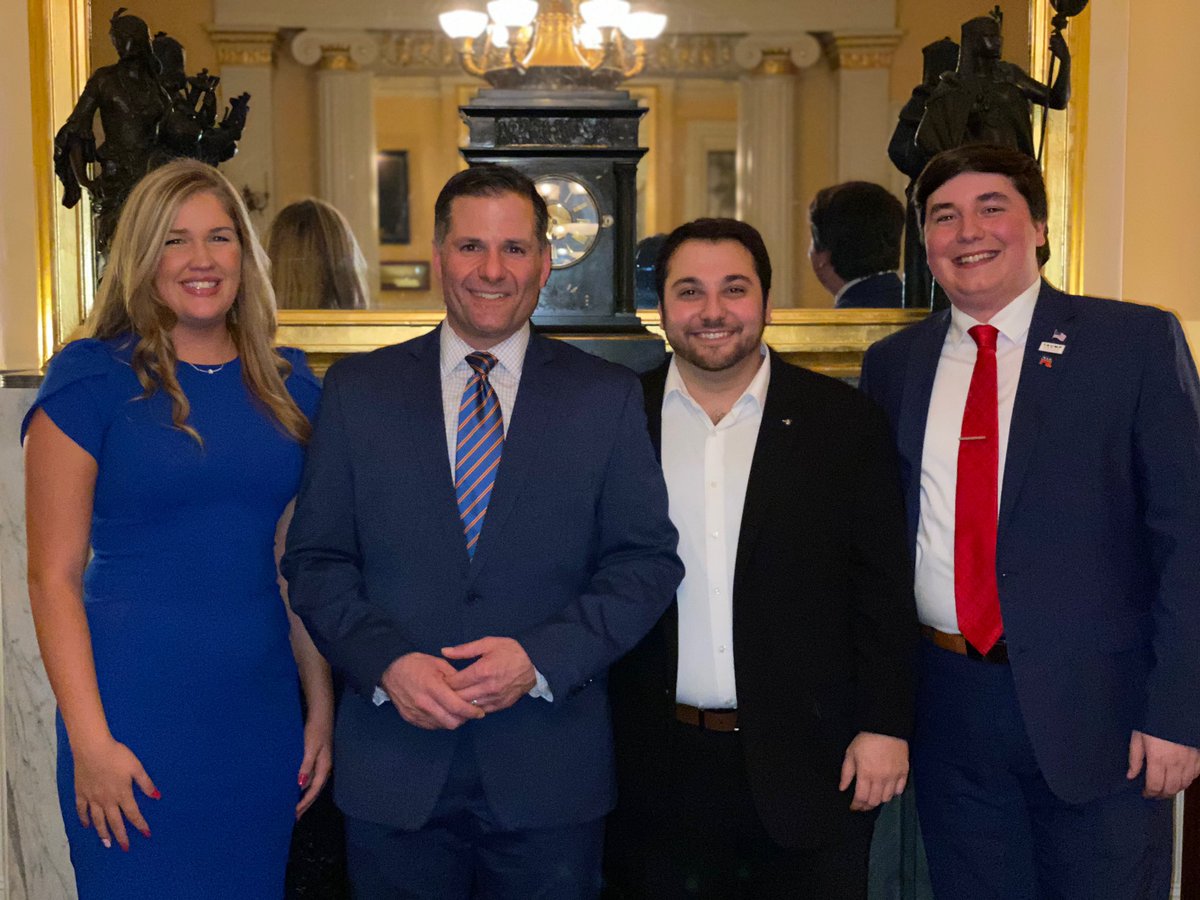 It was great running into some old friends from #TeamMolinaro while in Albany last week! #AlwaysBelieve #DontStopBelieving