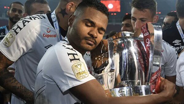 Portal da Torcida (@portaldatorcida) on Twitter photo Continua curtindo as minhas fotos que a gente vai terminar assim. 😏🏆
📸: <a href="/AthleticoPR/">Athletico Paranaense</a>
#CopaContinentalDoBrasil Continua curtindo as minhas fotos que a gente vai terminar assim. 😏🏆
📸: <a href="/AthleticoPR/">Athletico Paranaense</a>
#CopaContinentalDoBrasil