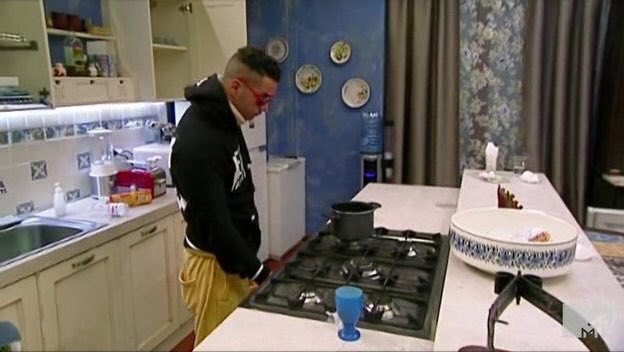 kathleen_hanley's tweet image. me the rest of the day after finding out vanessa hudgens and austin butler broke up even though i don’t personally know them and it shouldn’t affect my life at all